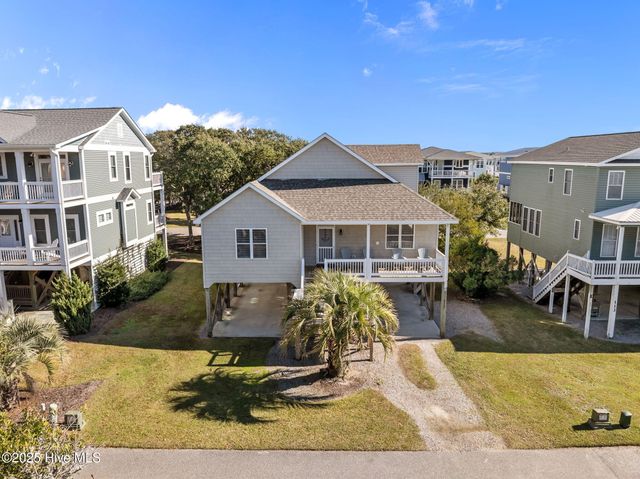 111 SE 72nd Street, Oak Island, NC 28465
