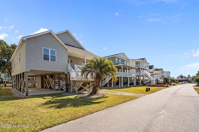 111 SE 72nd Street, Oak Island, NC 28465