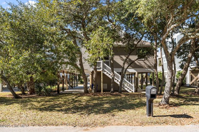 111 SE 72nd Street, Oak Island, NC 28465
