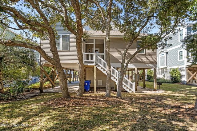 111 SE 72nd Street, Oak Island, NC 28465