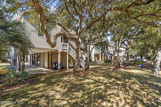 111 SE 72nd Street, Oak Island, NC 28465
