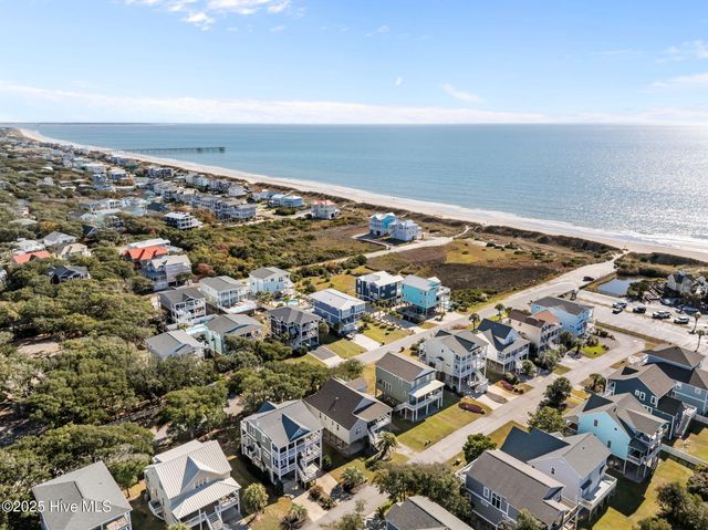 111 SE 72nd Street, Oak Island, NC 28465