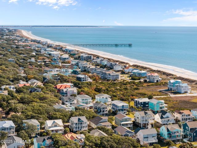 111 SE 72nd Street, Oak Island, NC 28465