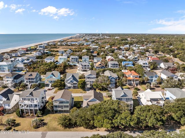 111 SE 72nd Street, Oak Island, NC 28465