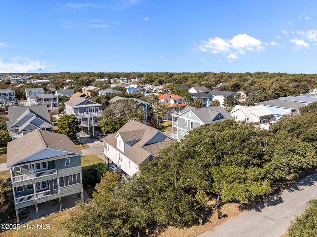 111 SE 72nd Street, Oak Island, NC 28465