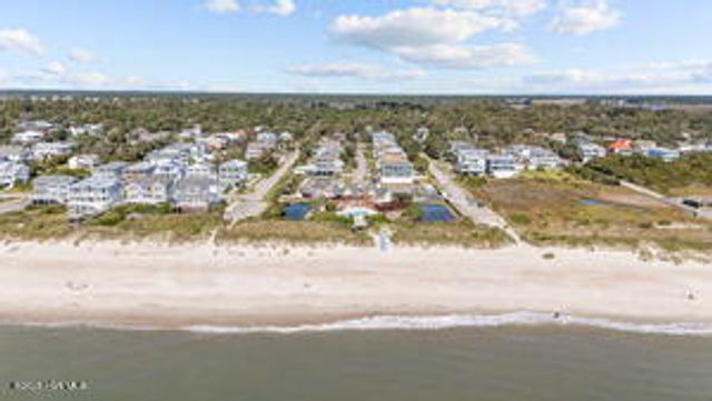 111 SE 72nd Street, Oak Island, NC 28465