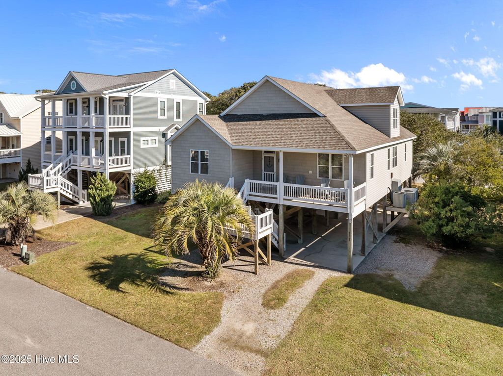 111 SE 72nd Street, Oak Island, NC 28465
