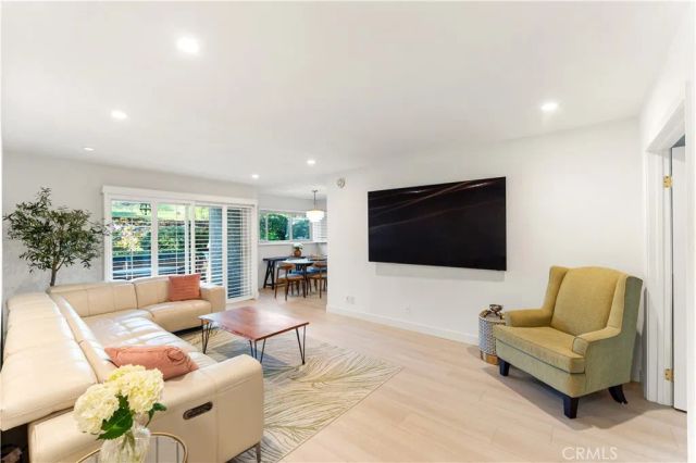 4724 Park Granada 217, Calabasas, CA 91302