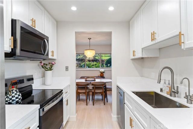 4724 Park Granada 217, Calabasas, CA 91302