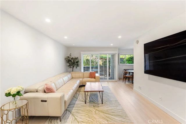 4724 Park Granada 217, Calabasas, CA 91302