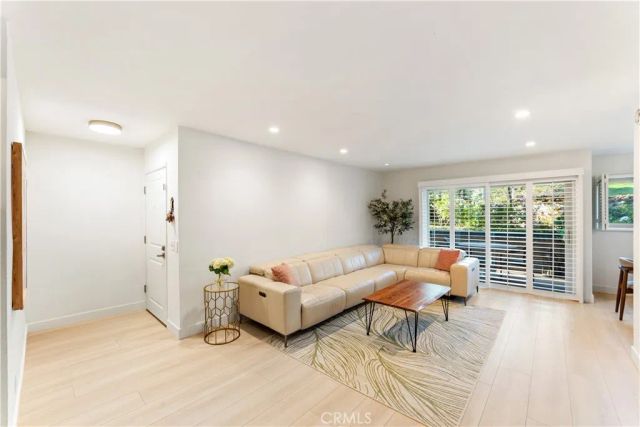 4724 Park Granada 217, Calabasas, CA 91302