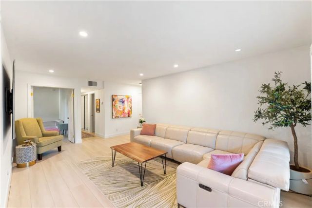 4724 Park Granada 217, Calabasas, CA 91302