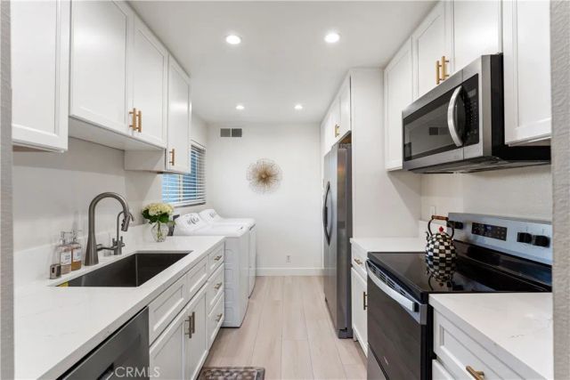 4724 Park Granada 217, Calabasas, CA 91302