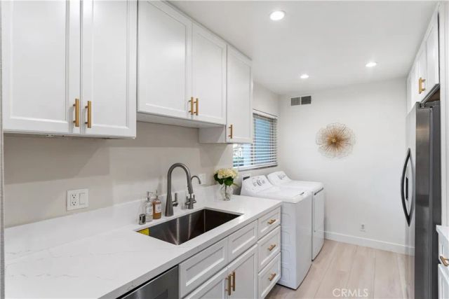 4724 Park Granada 217, Calabasas, CA 91302