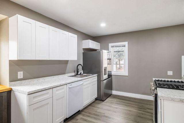 1422 Hull Avenue, Des Moines, IA 50316