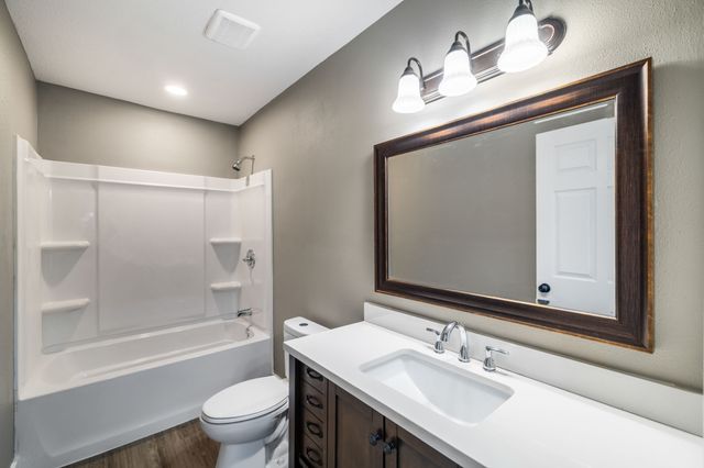 1422 Hull Avenue, Des Moines, IA 50316