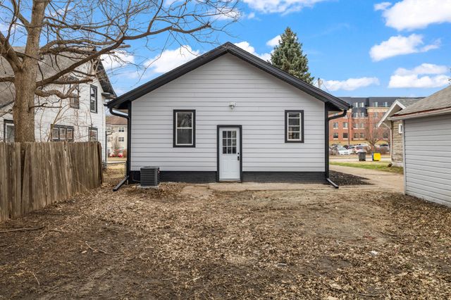 1422 Hull Avenue, Des Moines, IA 50316