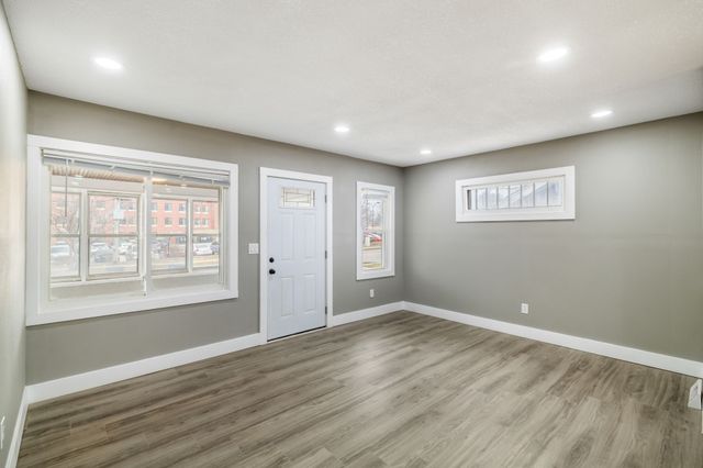 1422 Hull Avenue, Des Moines, IA 50316