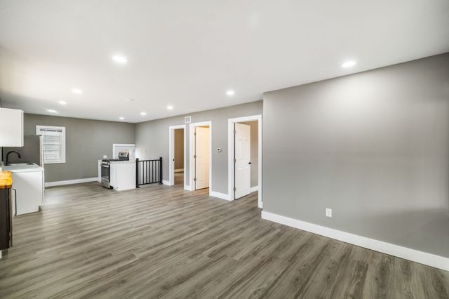 1422 Hull Avenue, Des Moines, IA 50316