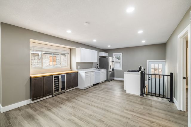 1422 Hull Avenue, Des Moines, IA 50316