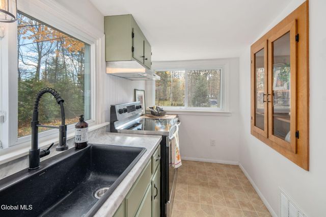 92 Westside Drive, Ballston, NY 12019