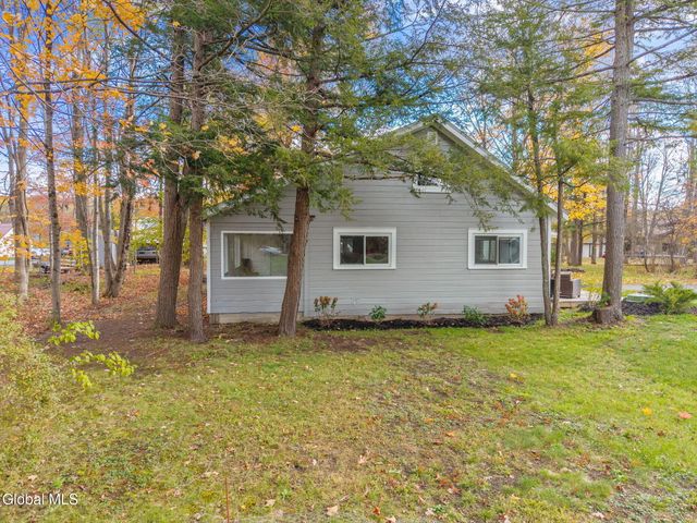 92 Westside Drive, Ballston, NY 12019