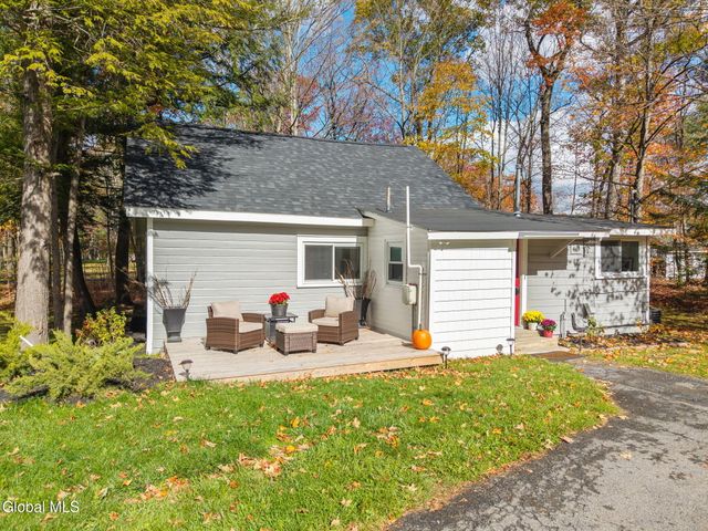 92 Westside Drive, Ballston, NY 12019