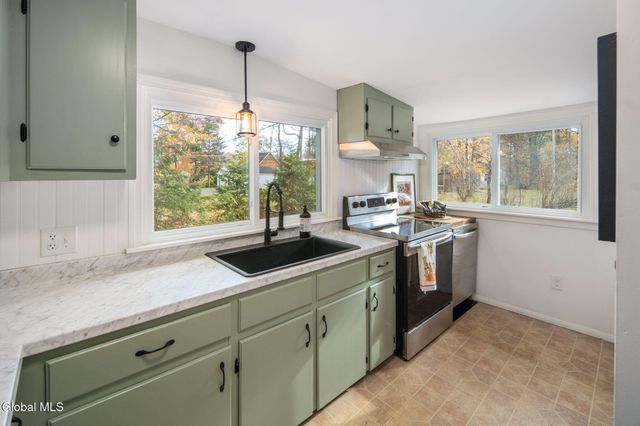 92 Westside Drive, Ballston, NY 12019