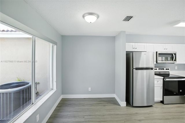 1723 SW 109th Ter, Davie, FL 33324
