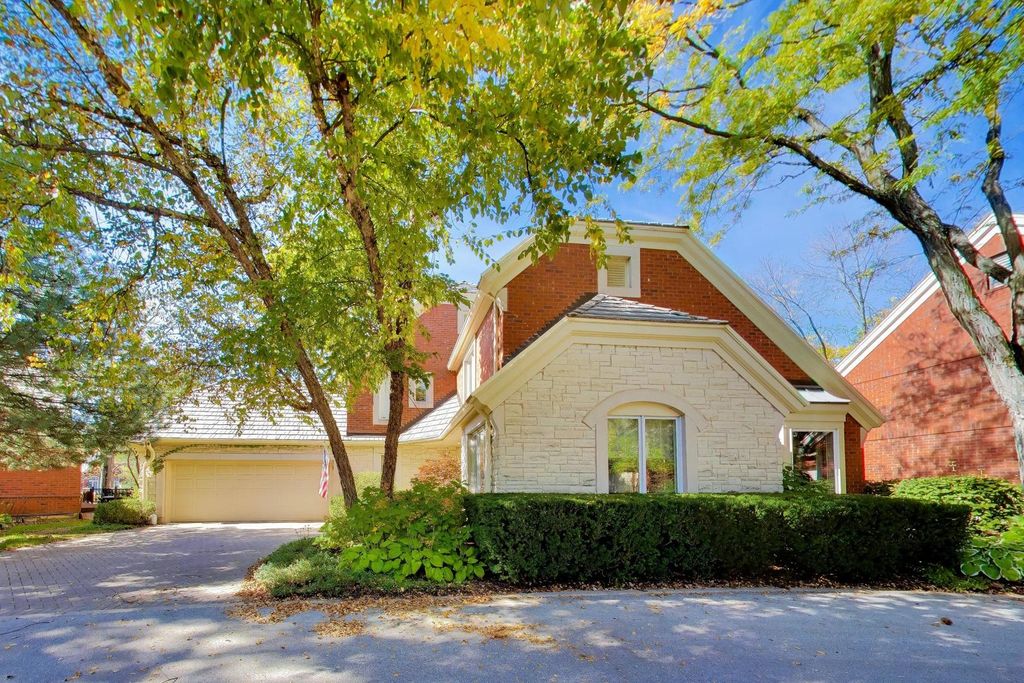 16 Regent Wood Road, Northfield, IL 60093 — photo 2