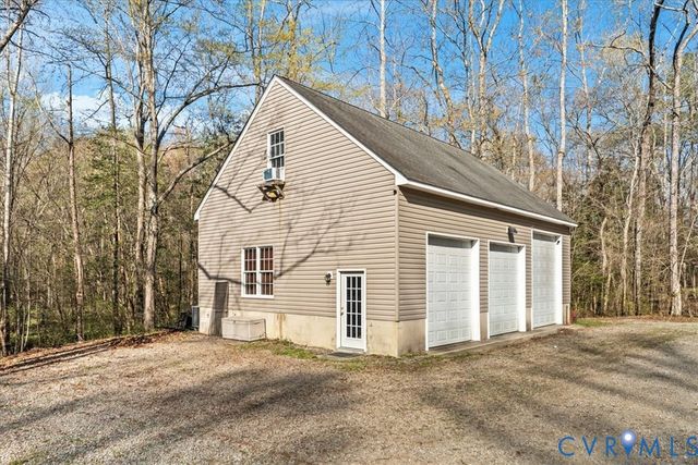 7040 Old Roxbury Rd, New Kent, VA 23141