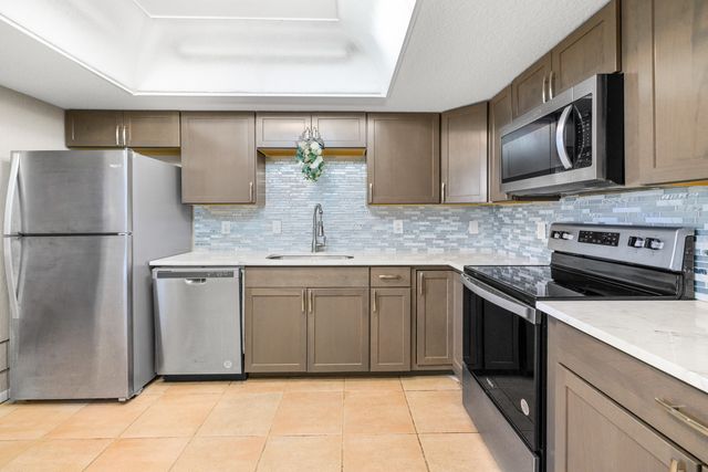 4500 Gefion Court 302, Lake Worth, FL 33467