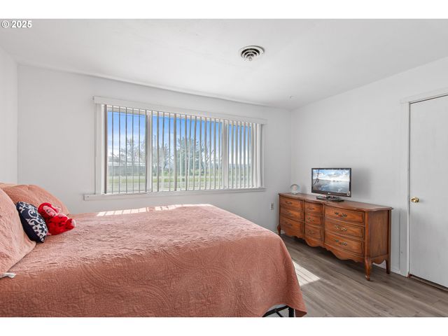 4423 AVENUE E, White City, OR 97503