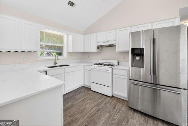 2915 Camelot Woods Drive, Lawrenceville, GA 30044
