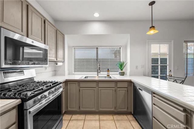 22732 Pear Court, Saugus, CA 91390