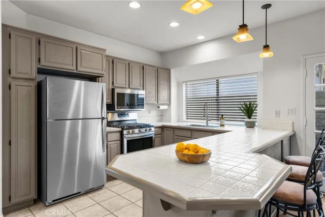 22732 Pear Court, Saugus, CA 91390