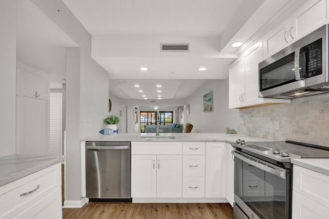 701 SEAFARER Circle 105, Jupiter, FL 33477