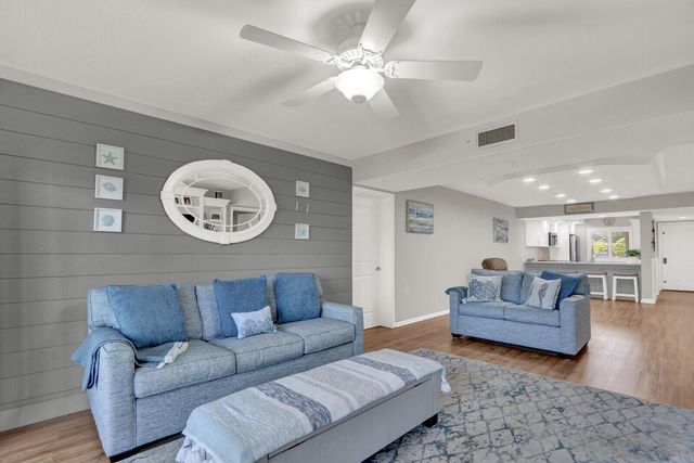 701 SEAFARER Circle 105, Jupiter, FL 33477