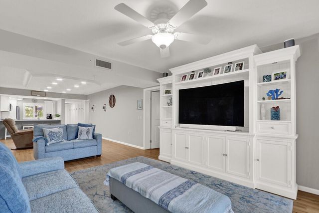 701 SEAFARER Circle 105, Jupiter, FL 33477