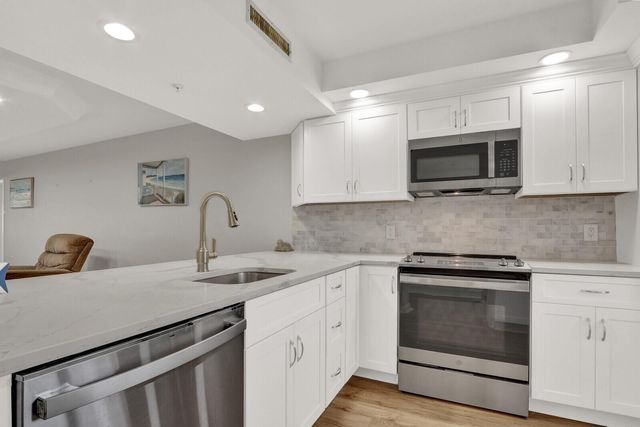 701 SEAFARER Circle 105, Jupiter, FL 33477