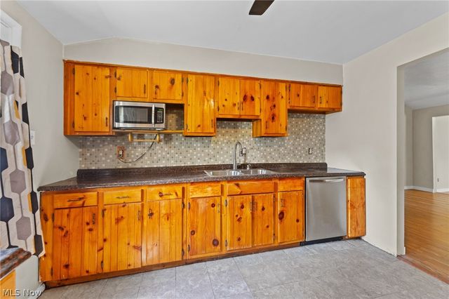 17632 Laurel Avenue, Lake Milton, OH 44429