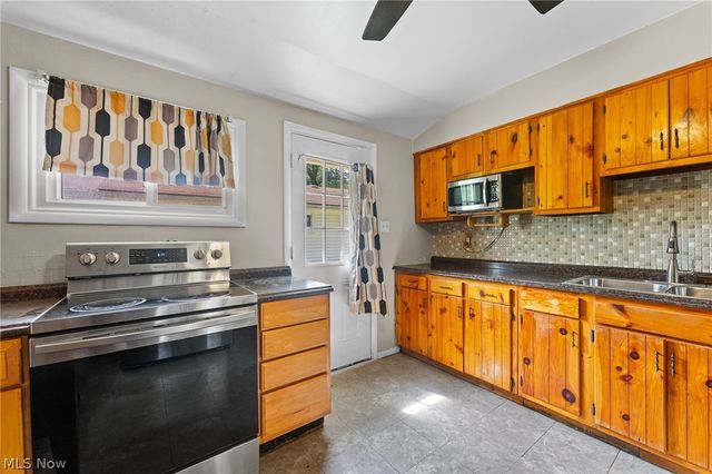 17632 Laurel Avenue, Lake Milton, OH 44429