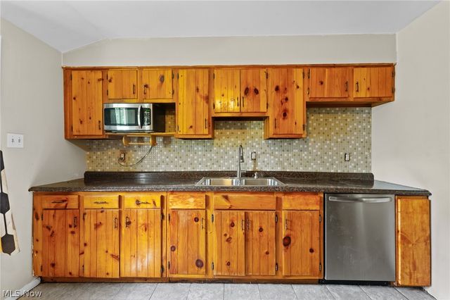 17632 Laurel Avenue, Lake Milton, OH 44429