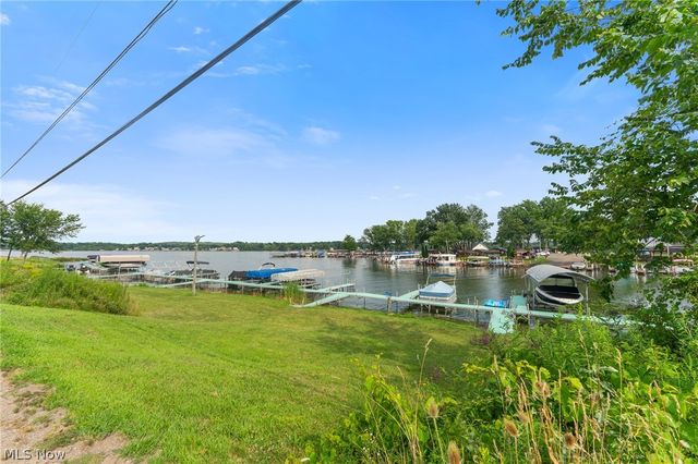 17632 Laurel Avenue, Lake Milton, OH 44429