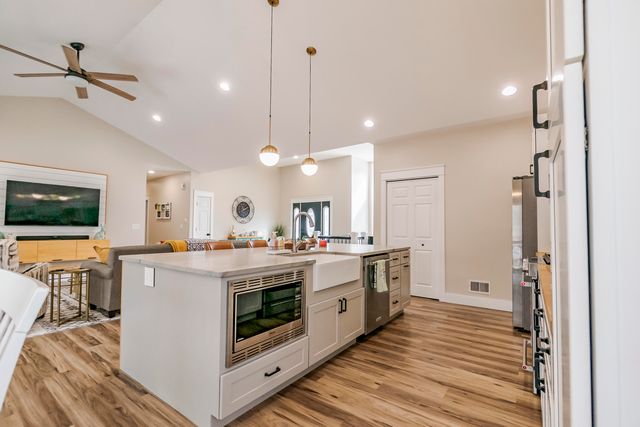 6691 E Point Drive, Fruitport, MI 49415