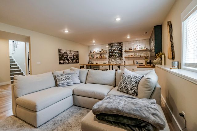 6691 E Point Drive, Fruitport, MI 49415