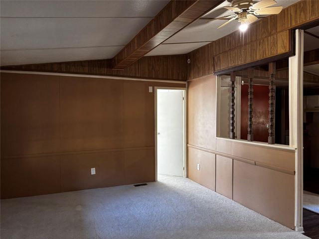 40 Pine Avenue, Huntsville, TX 77340