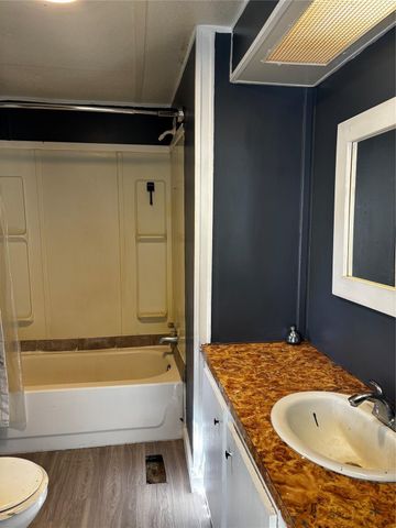 40 Pine Avenue, Huntsville, TX 77340