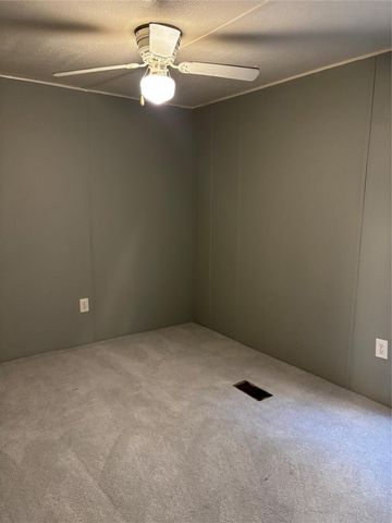 40 Pine Avenue, Huntsville, TX 77340