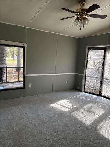 40 Pine Avenue, Huntsville, TX 77340